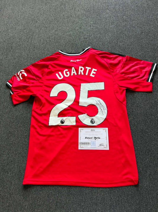 Drakt, signert av Manuel Ugarte