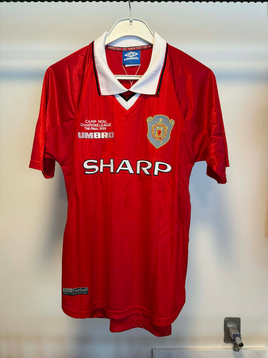 Drakt signert av Ronny Johnsen