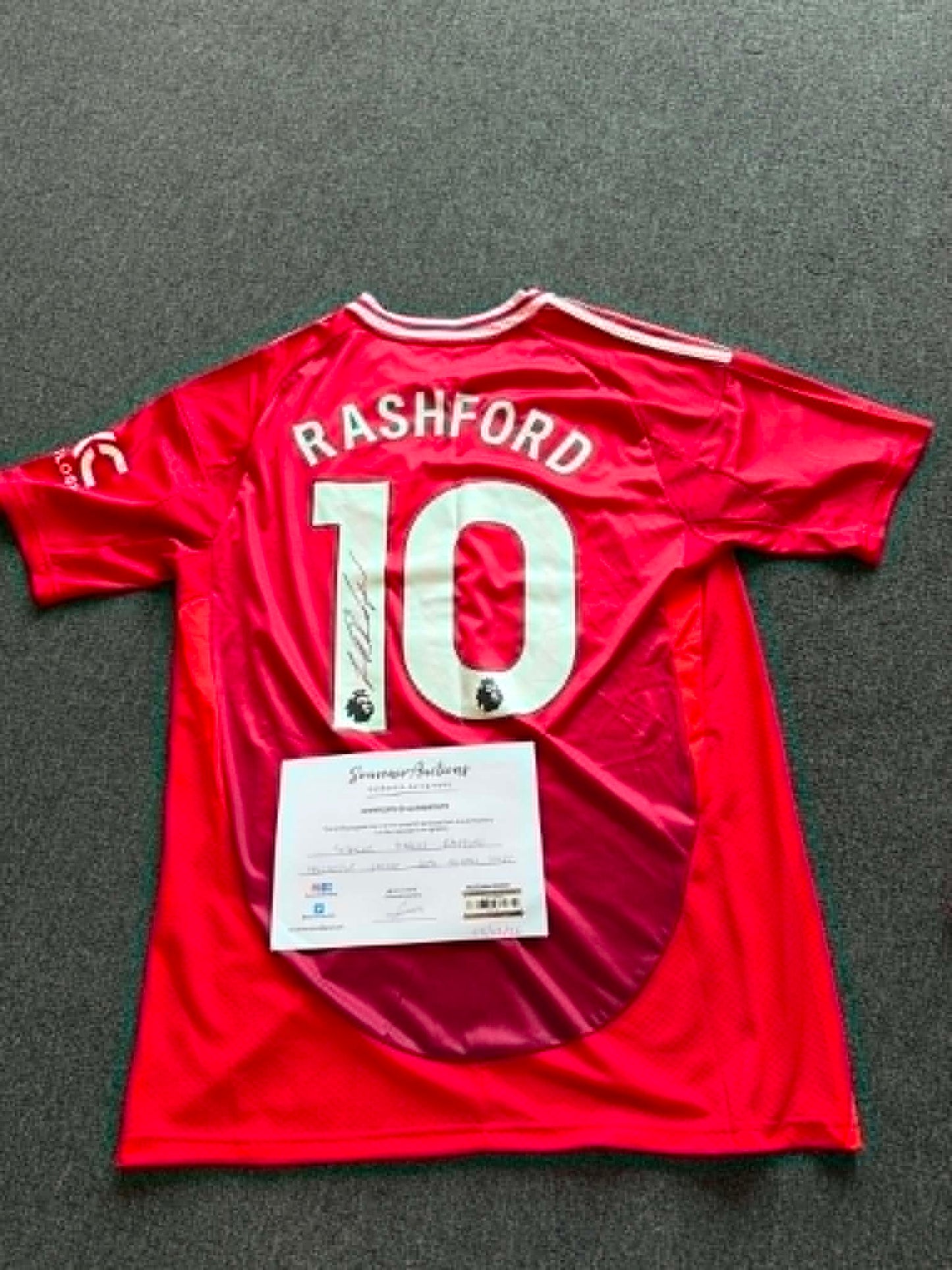 Drakt, signert av Marcus Rashford
