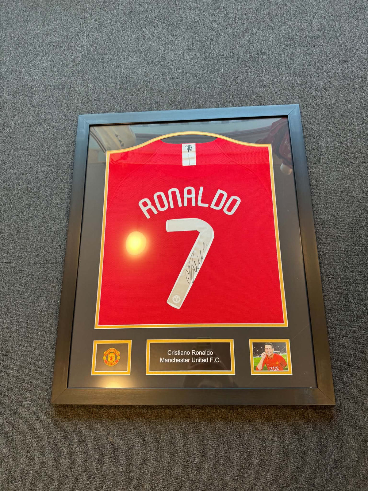 Cristiano Ronaldo – Signert drakt i ramme | Med COA