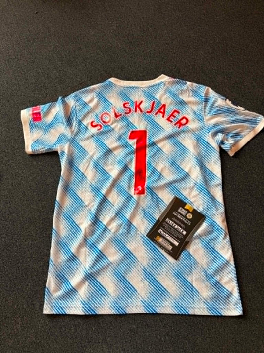 Drakt, signert av Ole Gunnar Solskjaer